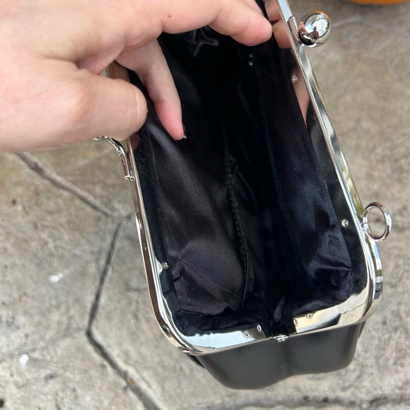 Halloween purse with bonus items - Picture 4 of 7